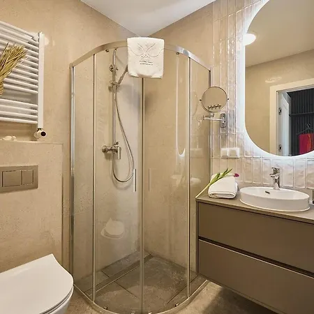 Golden Hour Apartments- Bohaterow Wrzesnia 406 シフィノウイシチェ