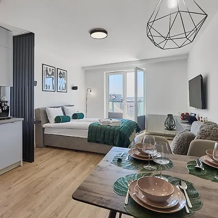 アパート Golden Hour Apartments- Bohaterow Wrzesnia 406 シフィノウイシチェ